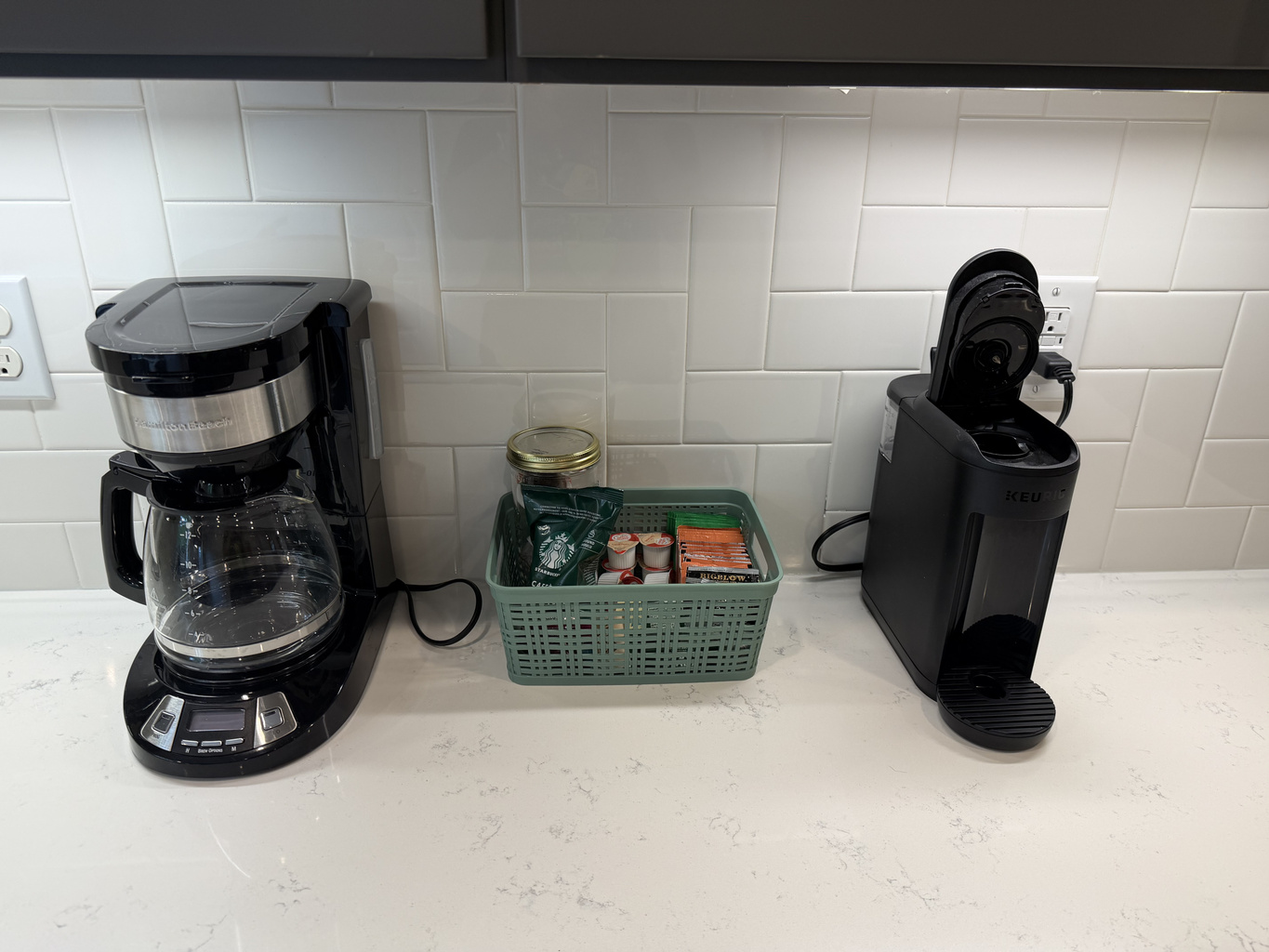 Coffee and tea station with compostable coffee pods