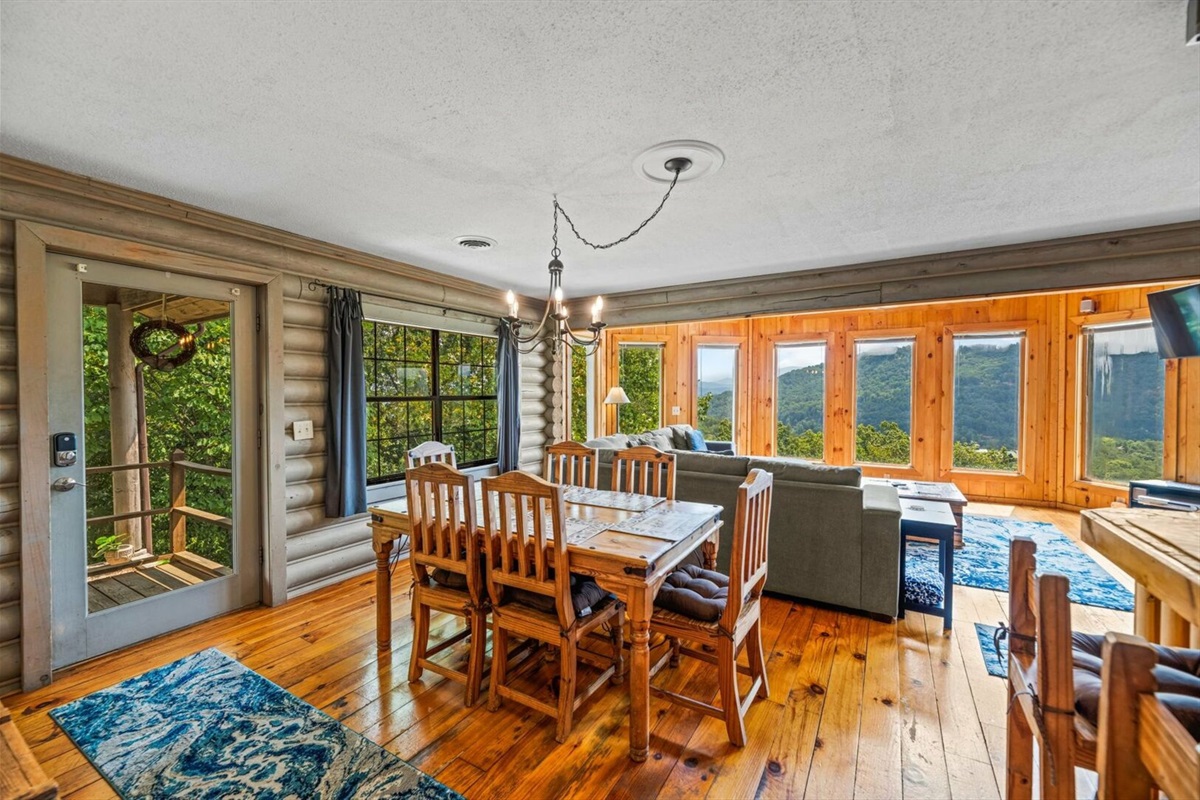 SUMMER DINING/FAMILY ROOM VIEW