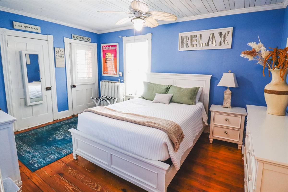 Comfortable queen bed with quality linens