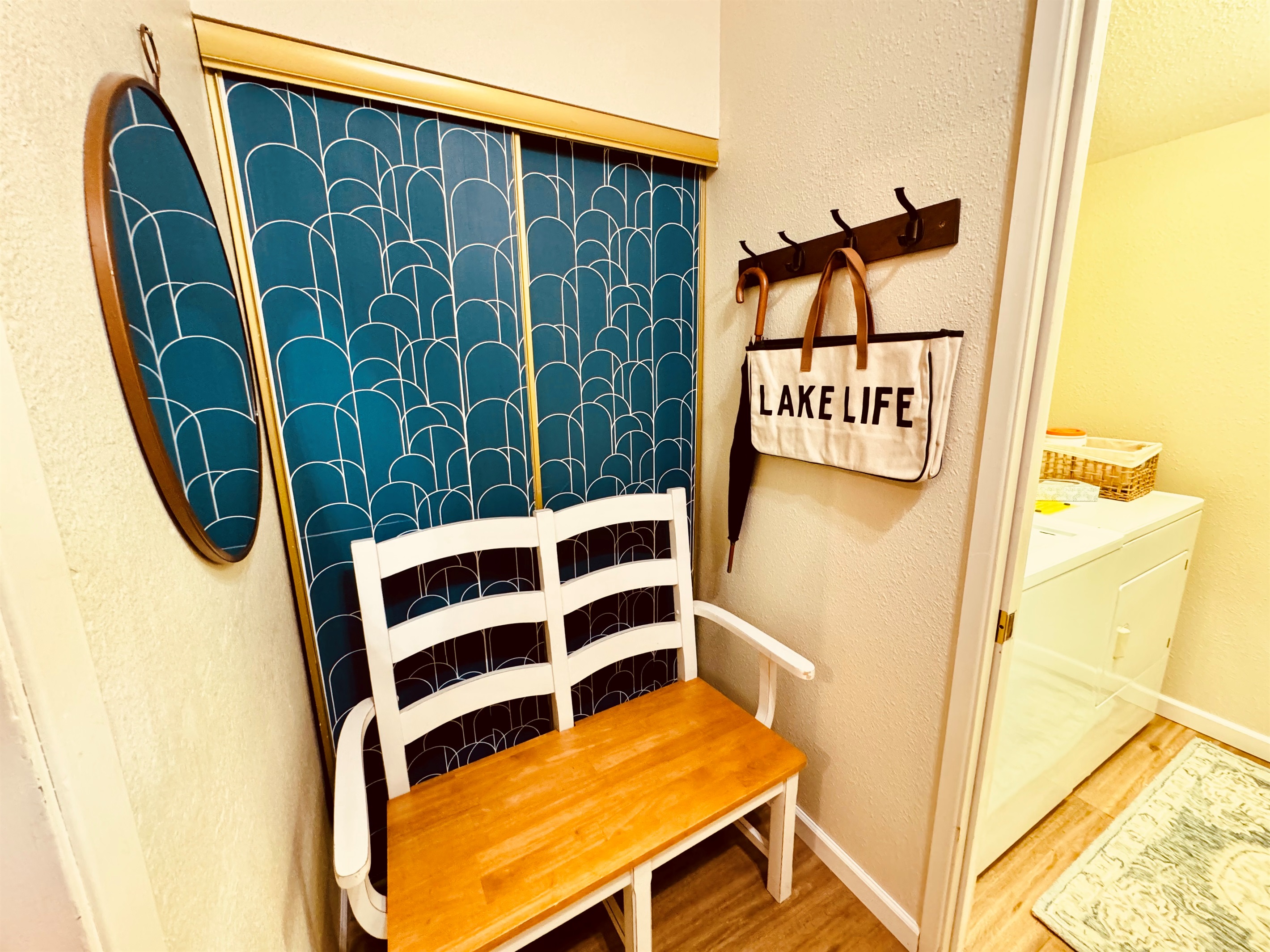 Entry way Living room to left - laundry room to the right