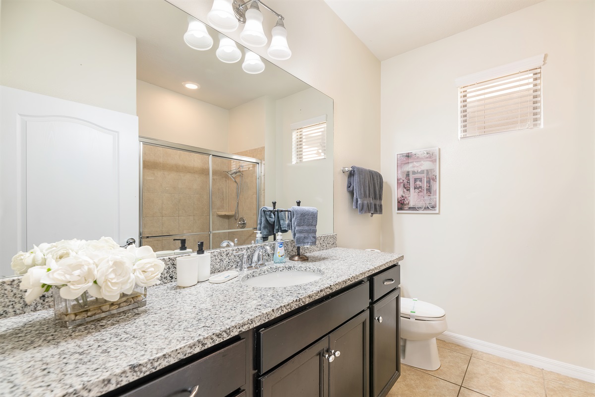 Twin Palms Villa: Bathroom 2