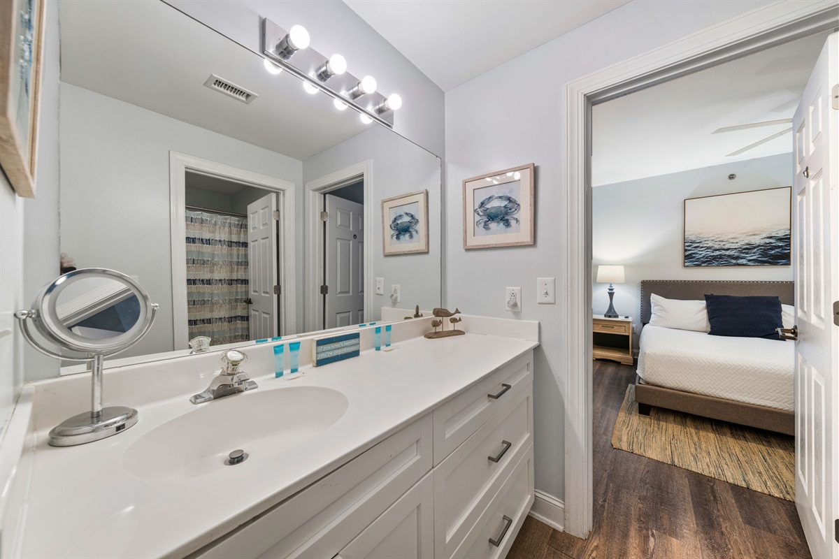 Jack 'n JIll Bathroom 2 | Starfish | Oceanview 101 | 1116 Ocean Blvd, Isle of Palms, SC | IOP Escapes