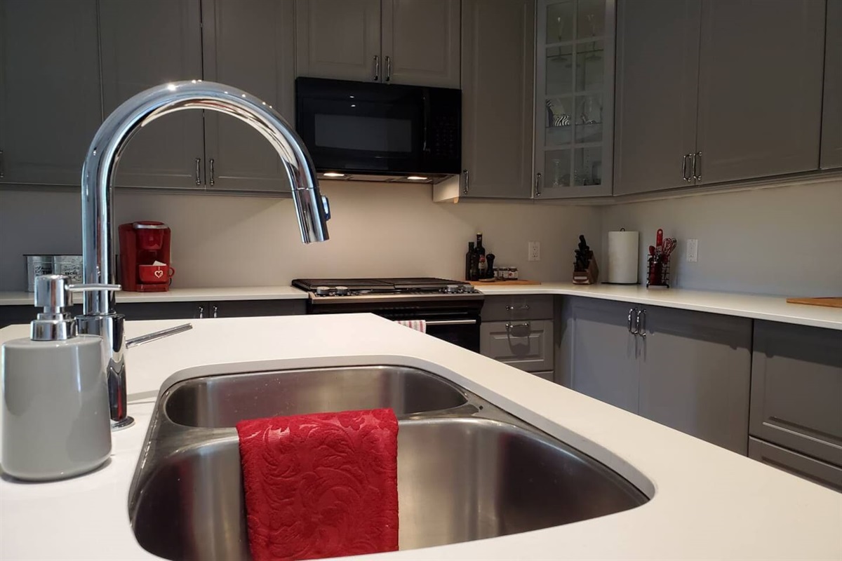 Cuisine moderne et très bien équipée - Modern and well-equipped kitchen