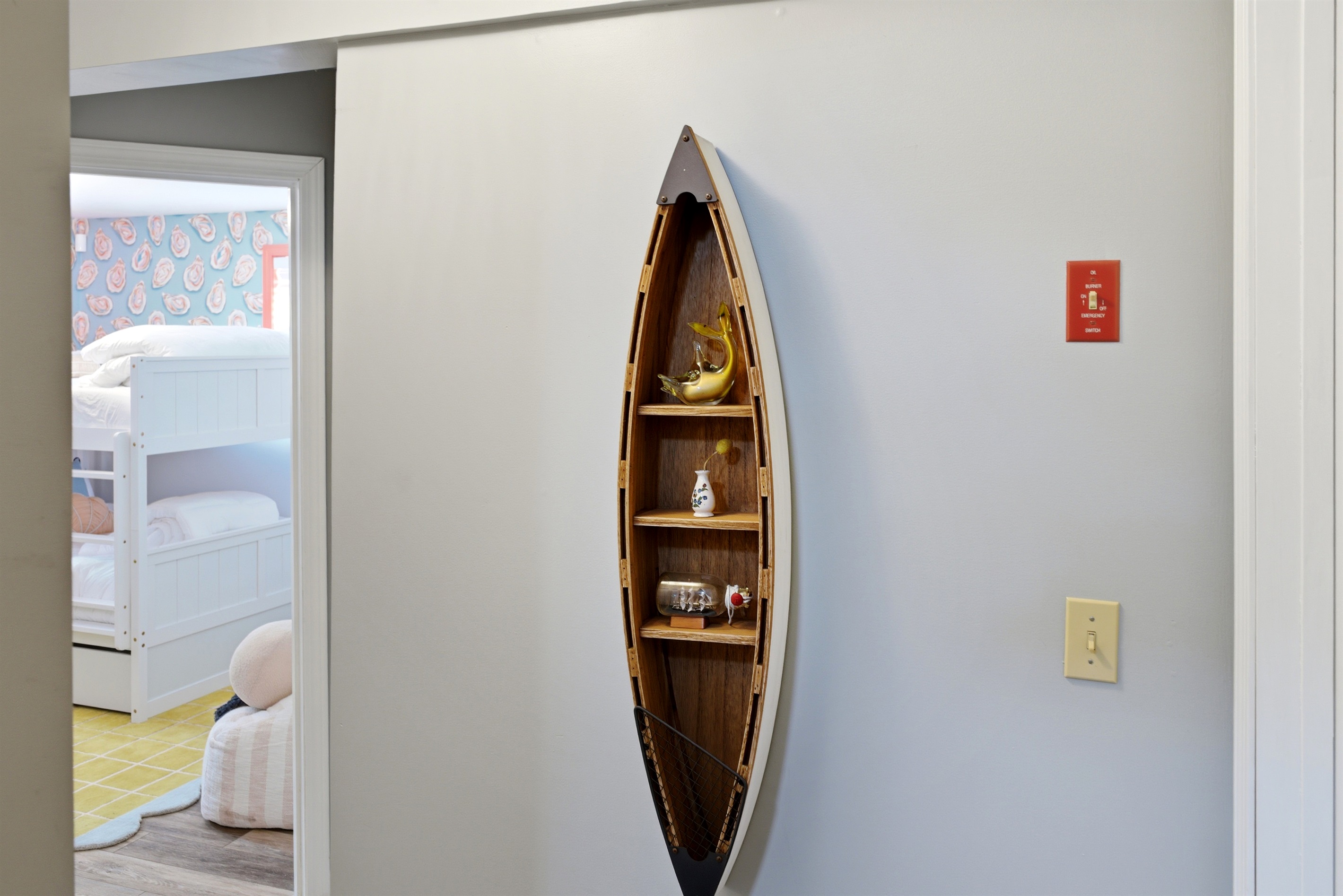 A simple and tasteful wall décor piece that adds warmth and character to the space, enhancing the room’s inviting atmosphere.