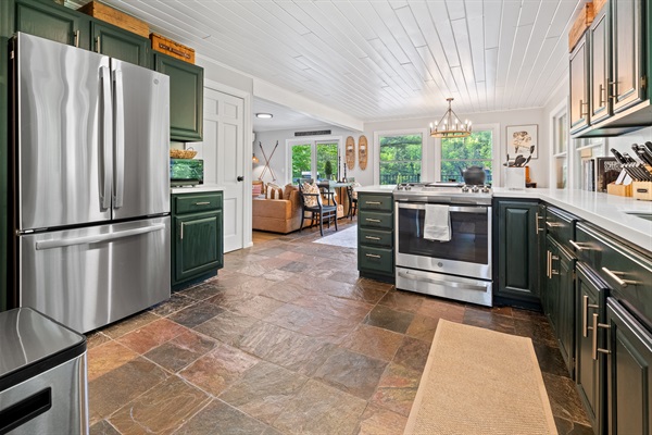 Full kitchen