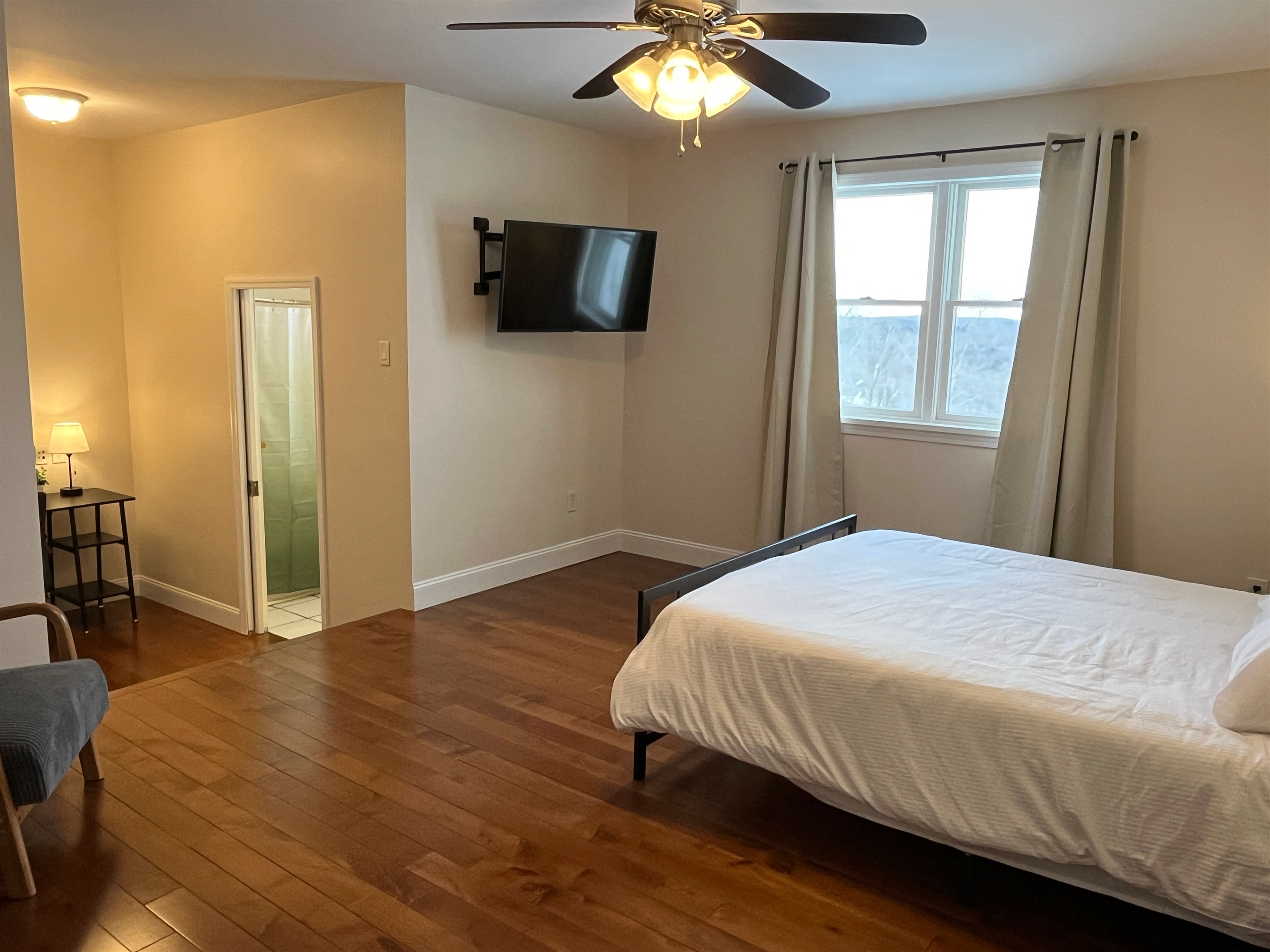 Queen bedroom #1 with ensuite bath