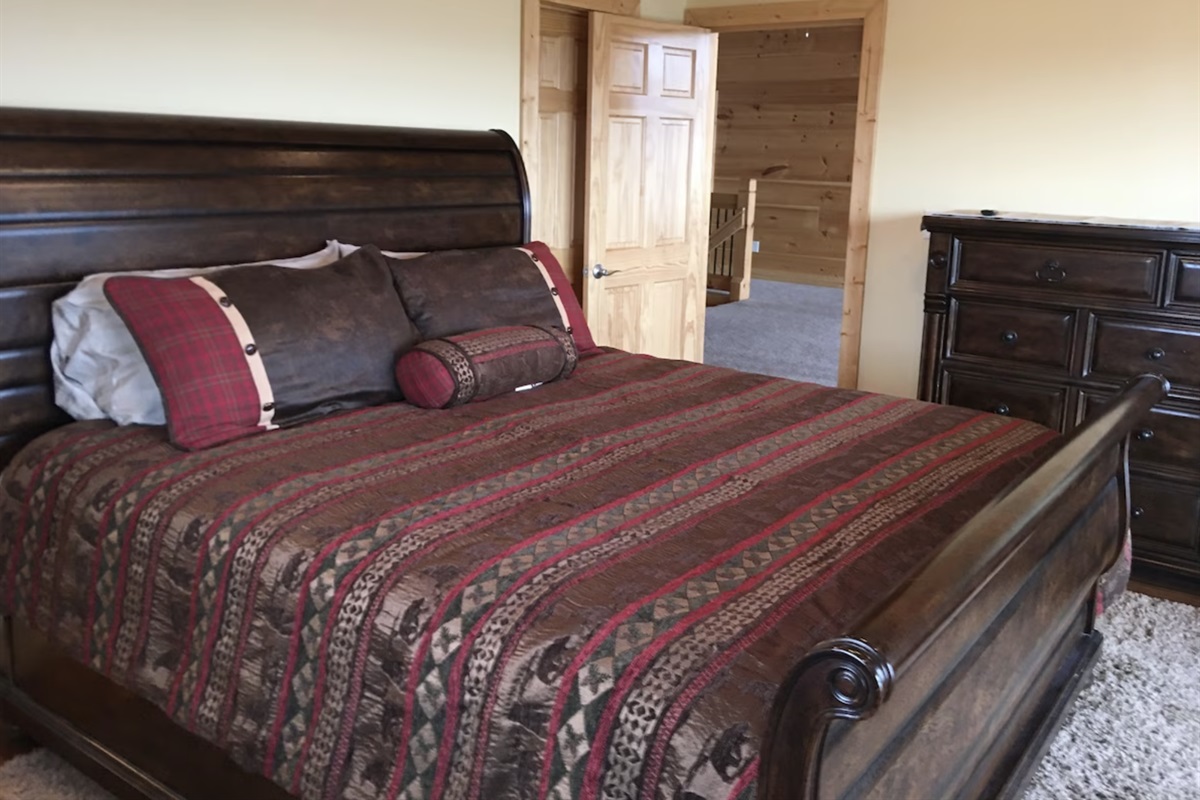 Big Bear Room - king bed