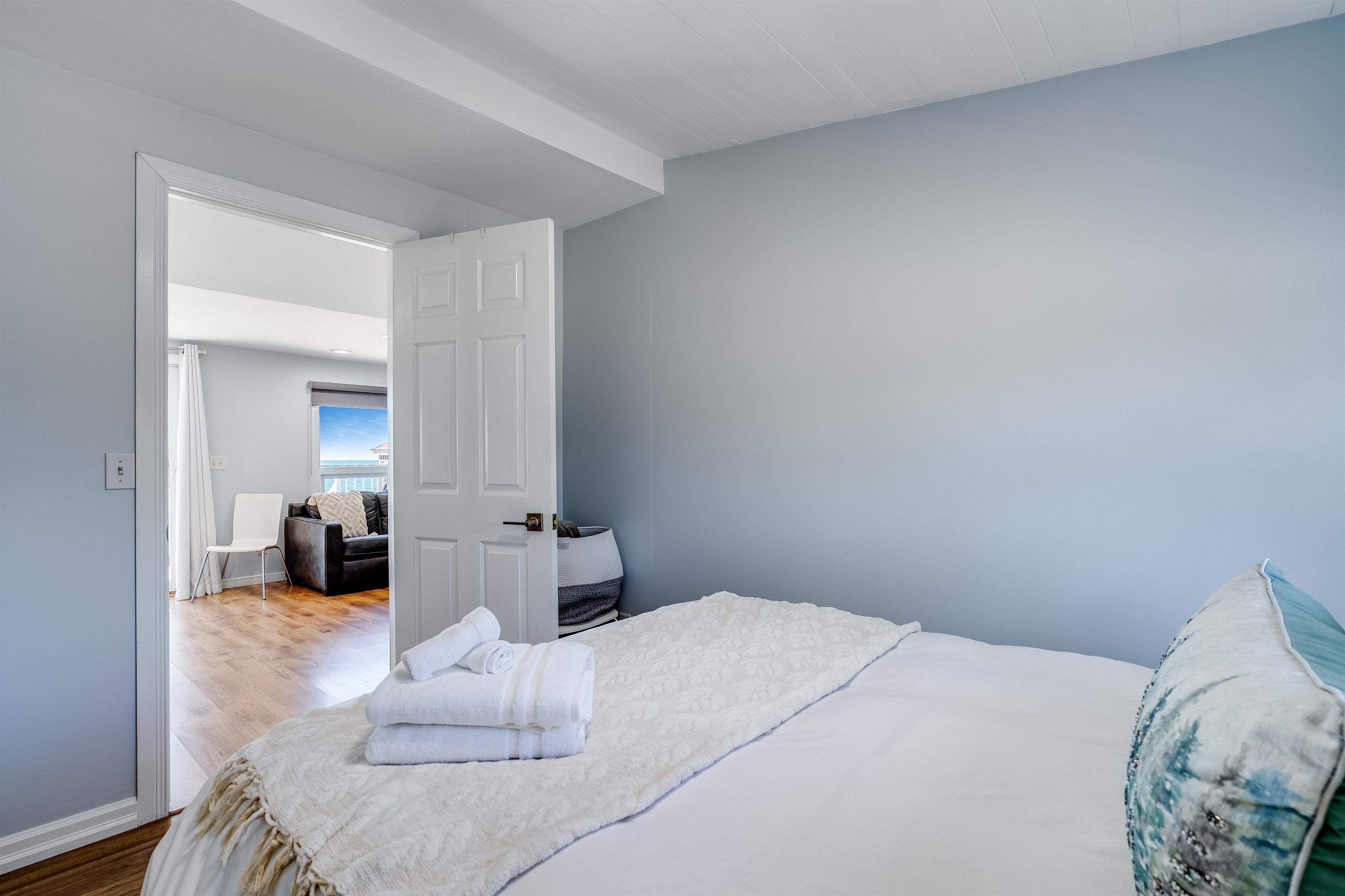 Queen Bedroom, the perfect spot to sleep.