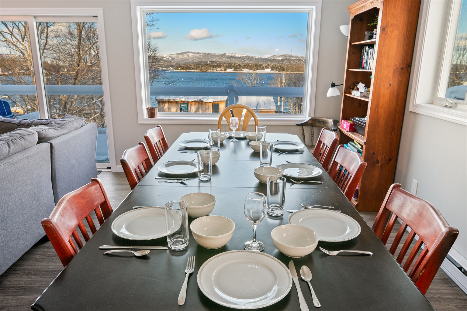 Dining Area - Seats 8