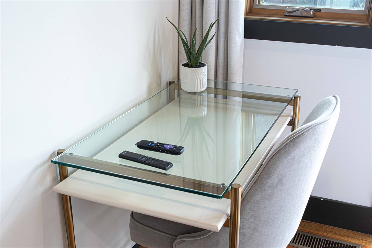 Work desk in upstairs bedroom 2