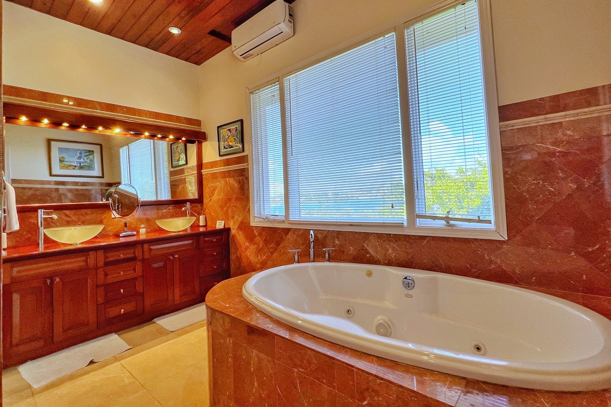 The perfect spot to rinse off after a dip in the pool or beach.