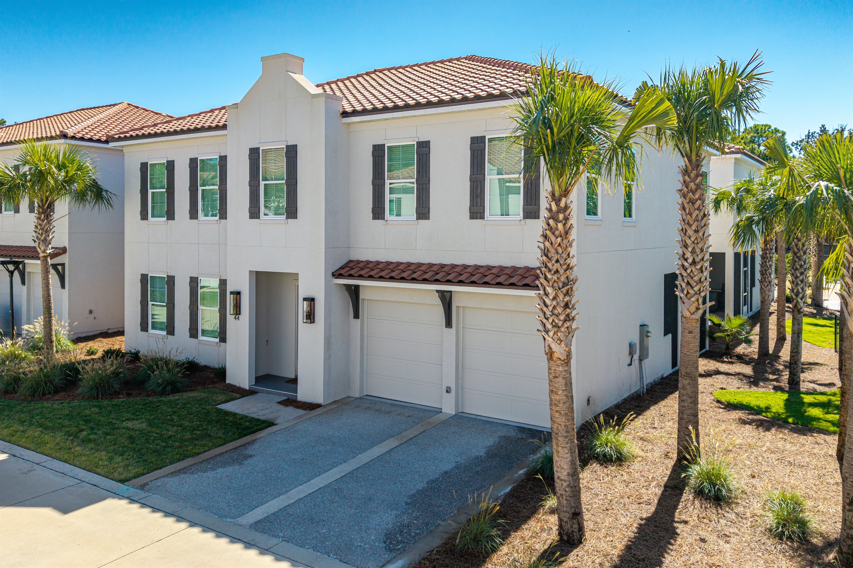 Experience the exclusivity of TOPS’L Grand Villas – a private enclave of only 14 luxury residences. Enjoy premier access to a stunning resort-style pool and rejuvenating hot tub, all within a beautifully maintained neighborhood setting.