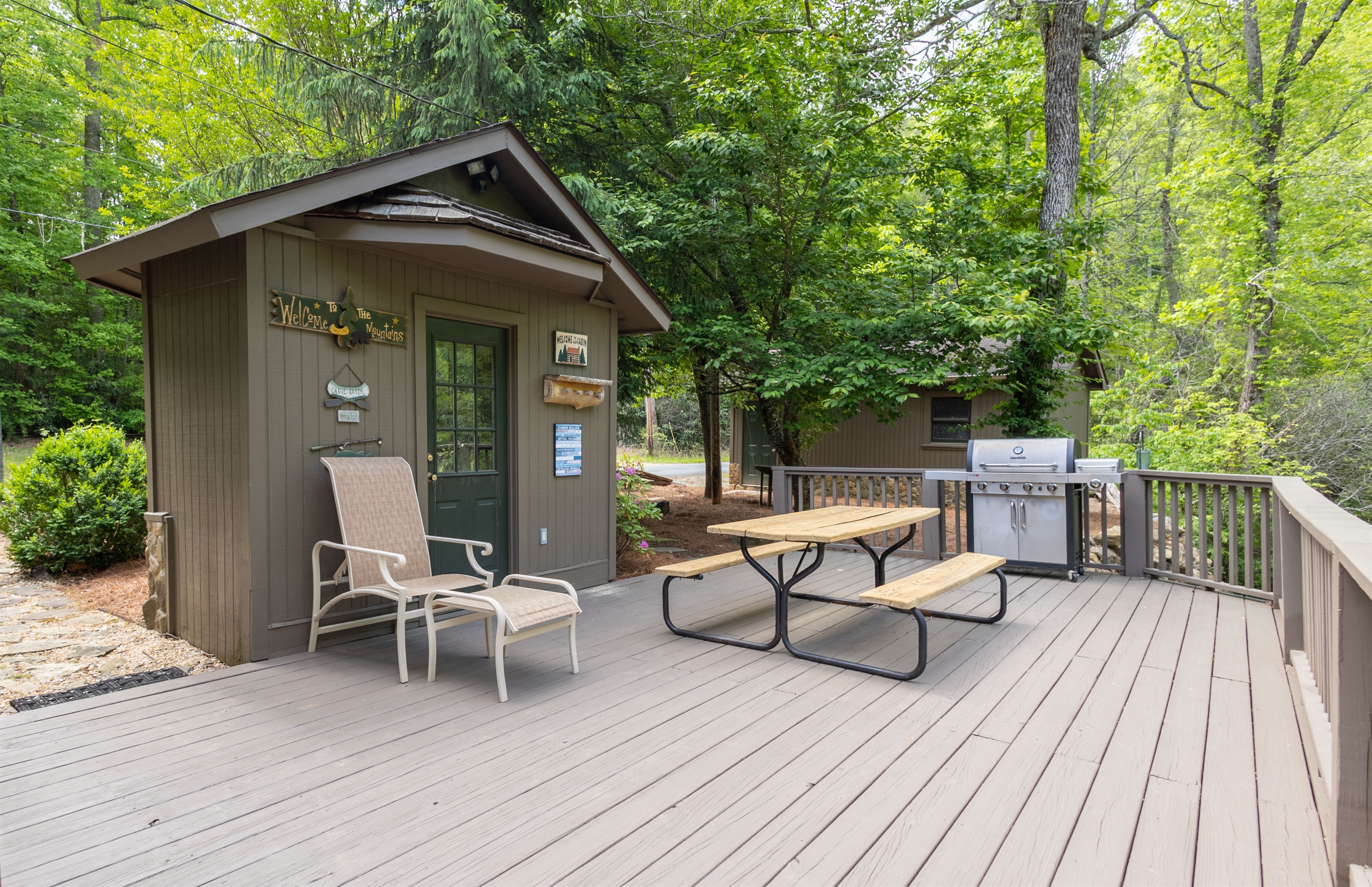 Enjoy creek sounds from the loungers, fire up the gas grill, or gather around the picnic table for meals in the fresh mountain air.