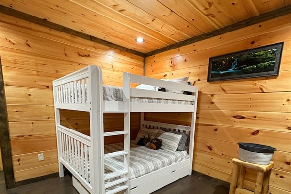 Queen bunk beds suitable for adults.  Pull out twin trundle.  I also have a roll away twin bed.