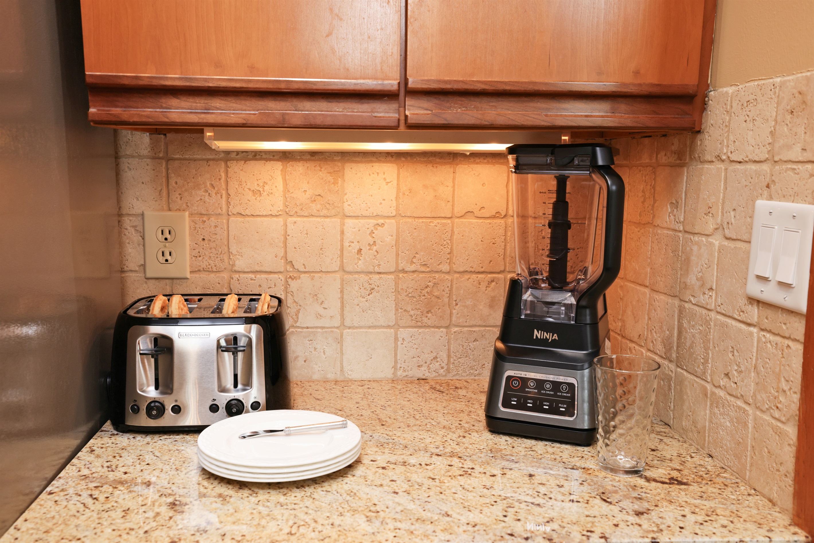 Breakfast counter with 4-slot toaster for your favorite toast and Ninja blender for the best smoothy ever!