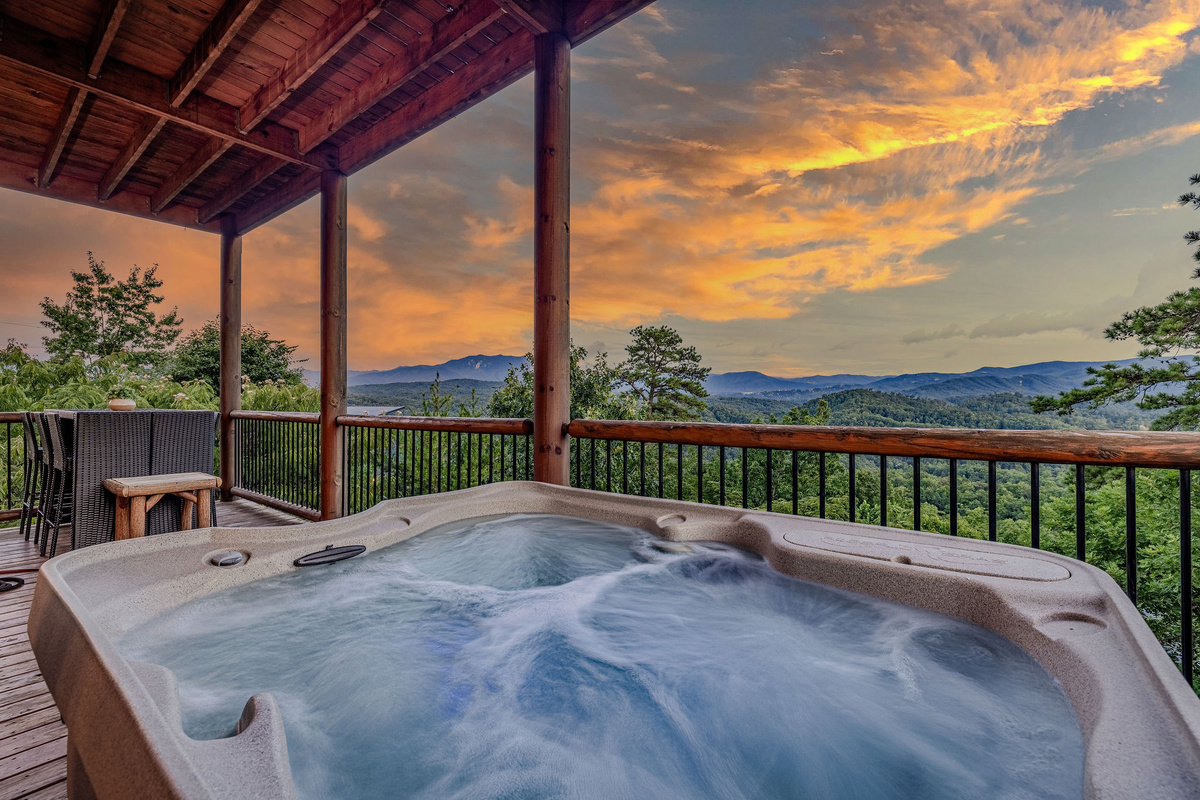 Don't Miss This RARE Combination - Stunning Mountain Views + Quick Access to All Attractions! - Photo 2