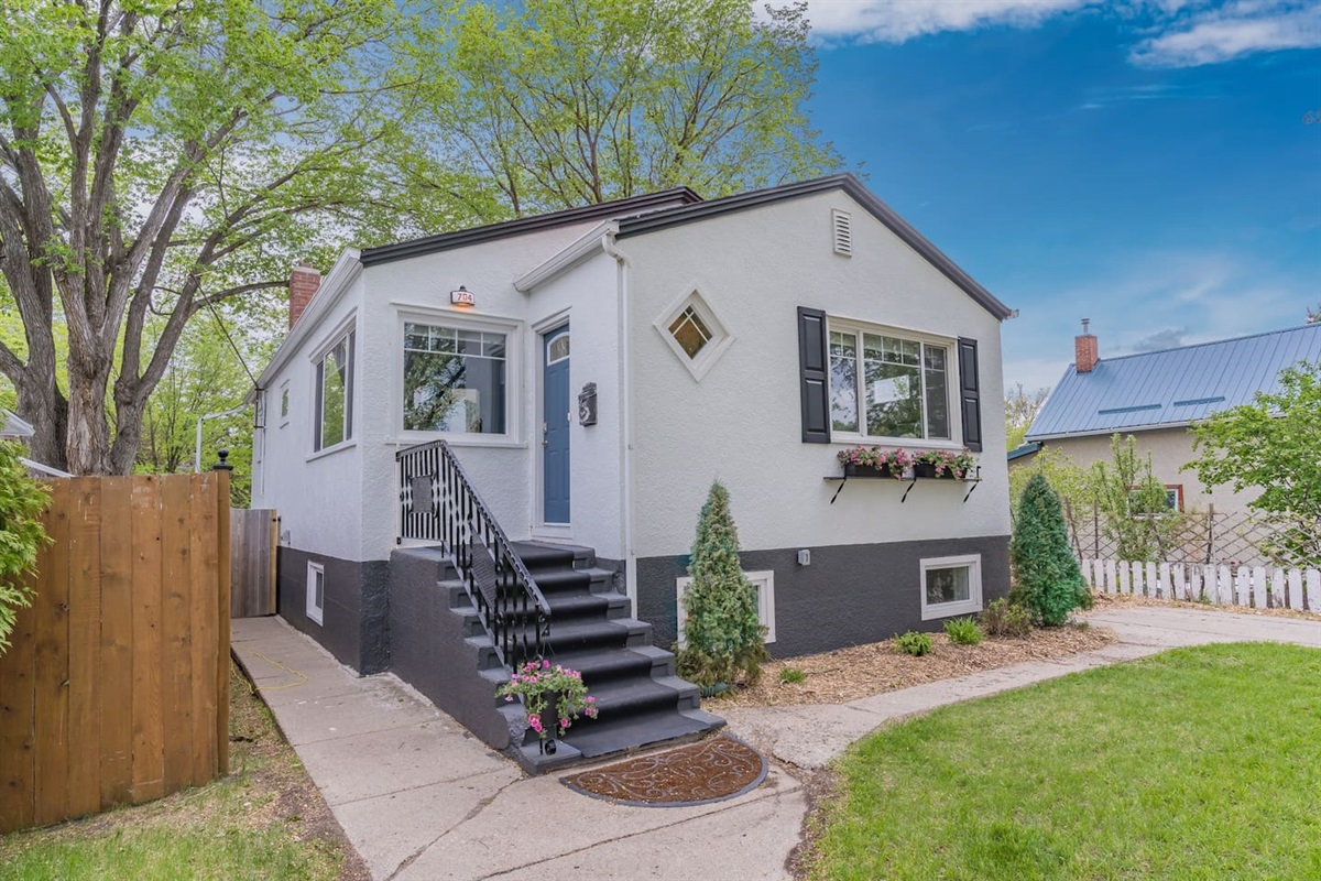 Broadway 4-Bedroom Character Home | Walk to Broadway, Near RUH & University