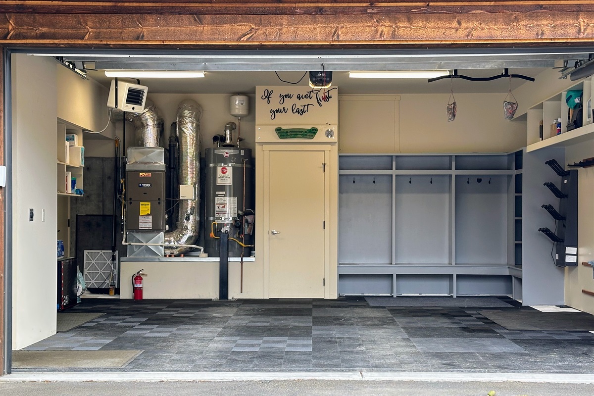 The spacious 2-car garage at Slopeside Solitude is built for mountain life—featuring custom gear storage, convenient benches, and 2 commercial-grade boot and glove warmers. Start your day with toasty gear or dry off with ease after a full day on the slopes