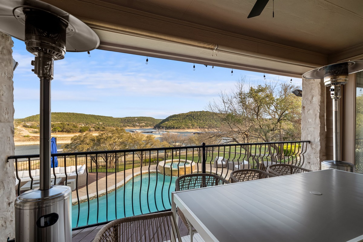 Grab a bite and soak in this lakeside view!