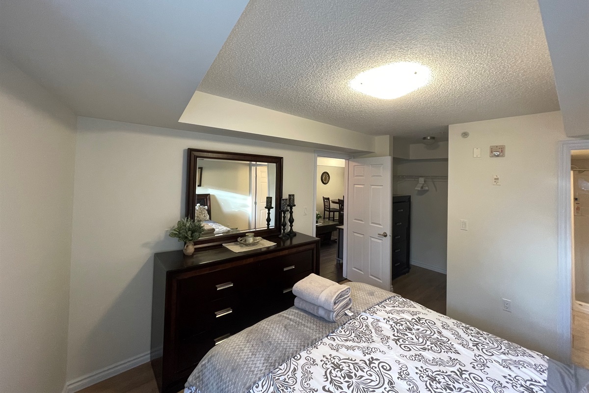 Queen bed with walk in closet.