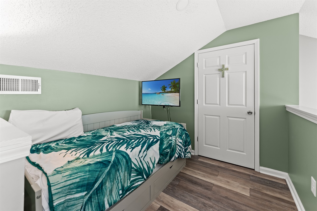 Loft area with twin bed, perfect for teen ager