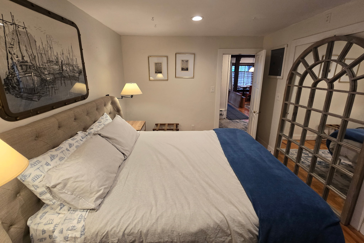 Bedroom 2 woth queen bed