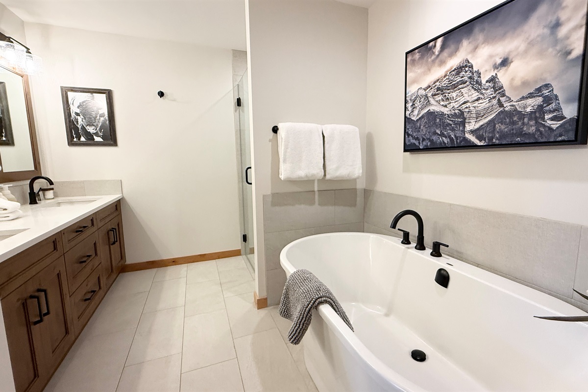 Second Ensuite - 5 piece with deep soaker tub and large shower