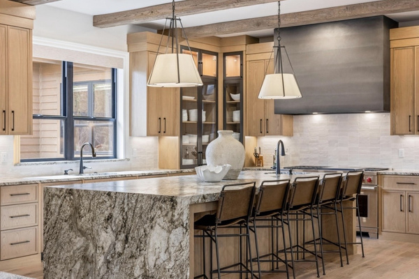 Designed for big groups: chef’s kitchen, oversized island and dining space for everyone to gather