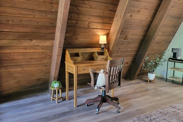 Sometimes we need to take time to work, even when on vacation, so we created this little spot for times like this. A desk and chair that can serve as a mini-office space. A Keurig coffee maker is also available on this floor.
