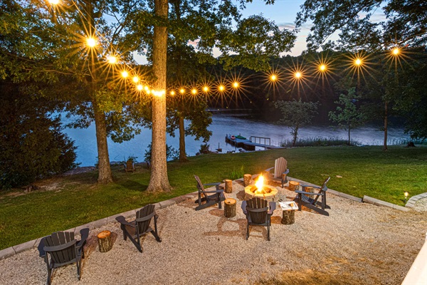 Panoramic lake views await at our expansive fire pit area, where there's room for all in your group to unwind.