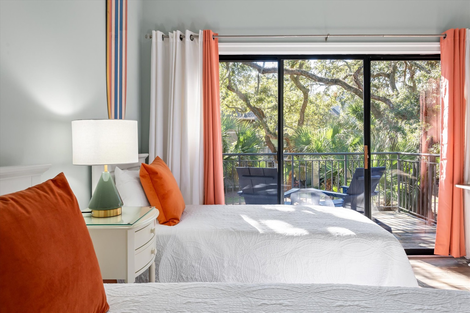 Secondary bedroom with 2 twin beds