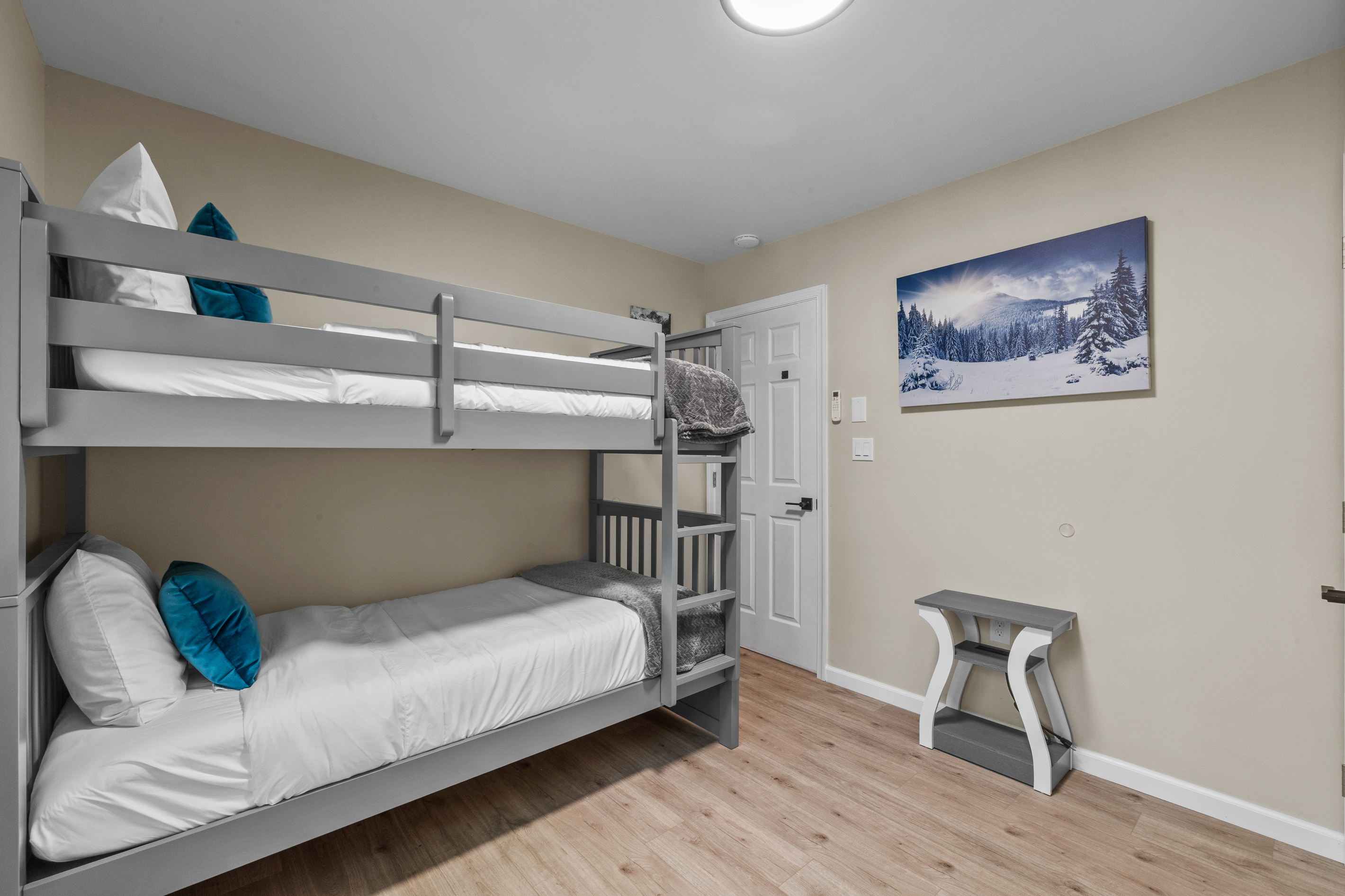 Ideal for siblings or friends--Twin-over-Twin bunk bed setup