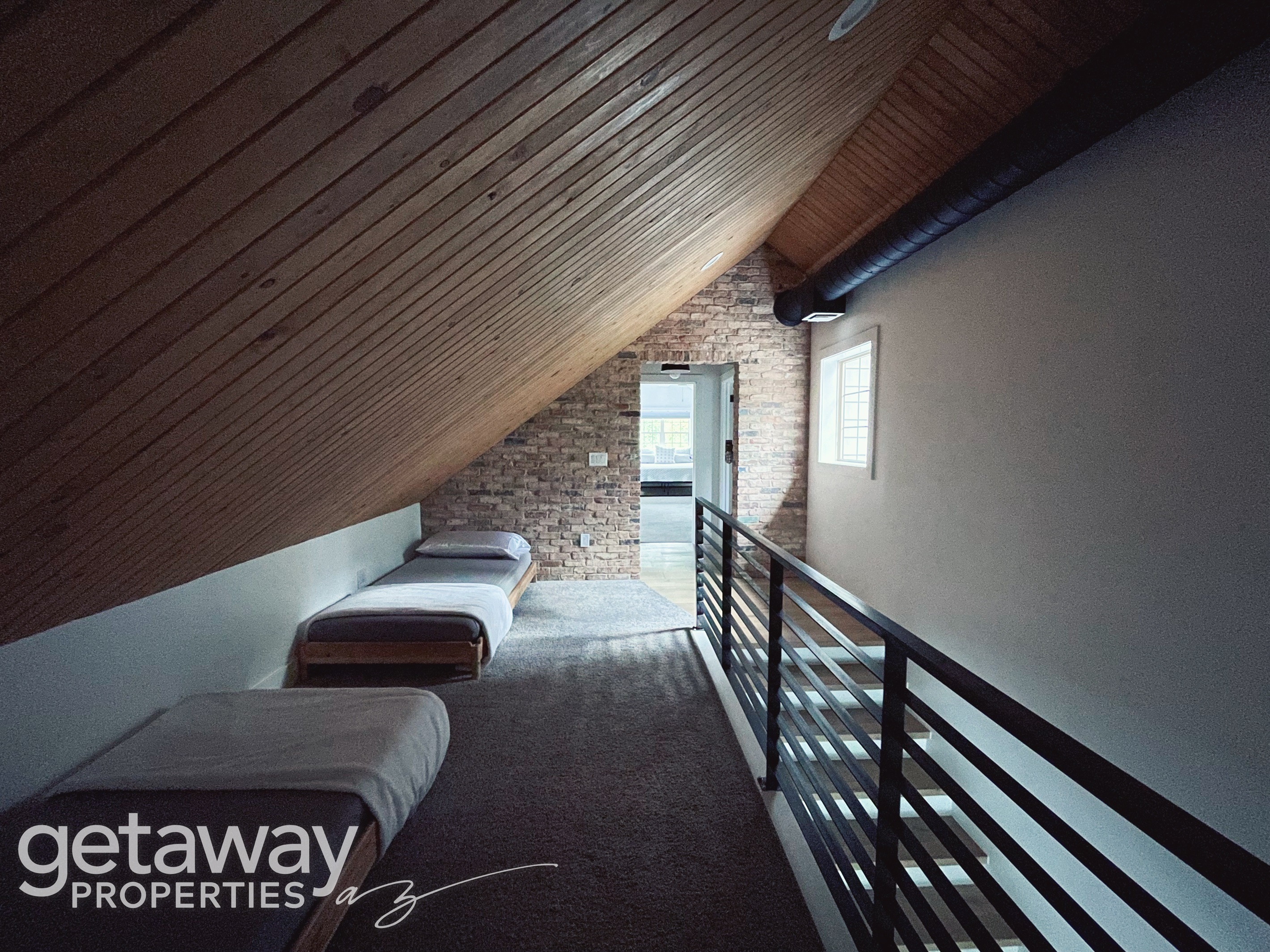 2 twin beds