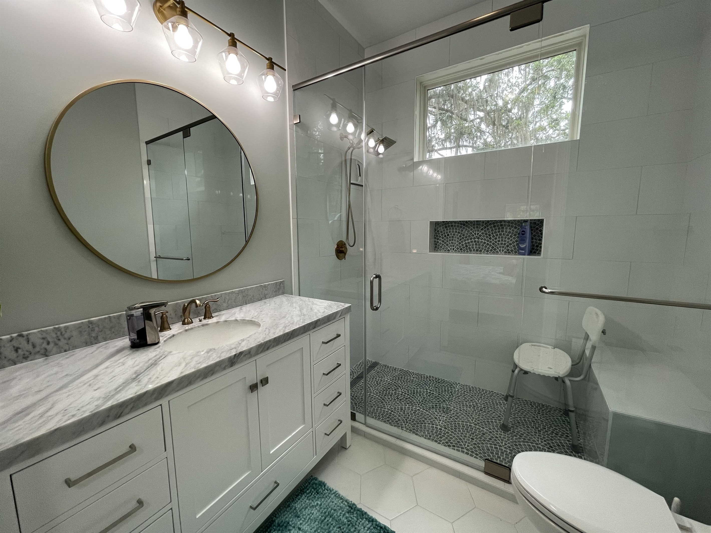 “Under the Sea” ensuite bath is equipped w/handicap bars in shower & by toilet.