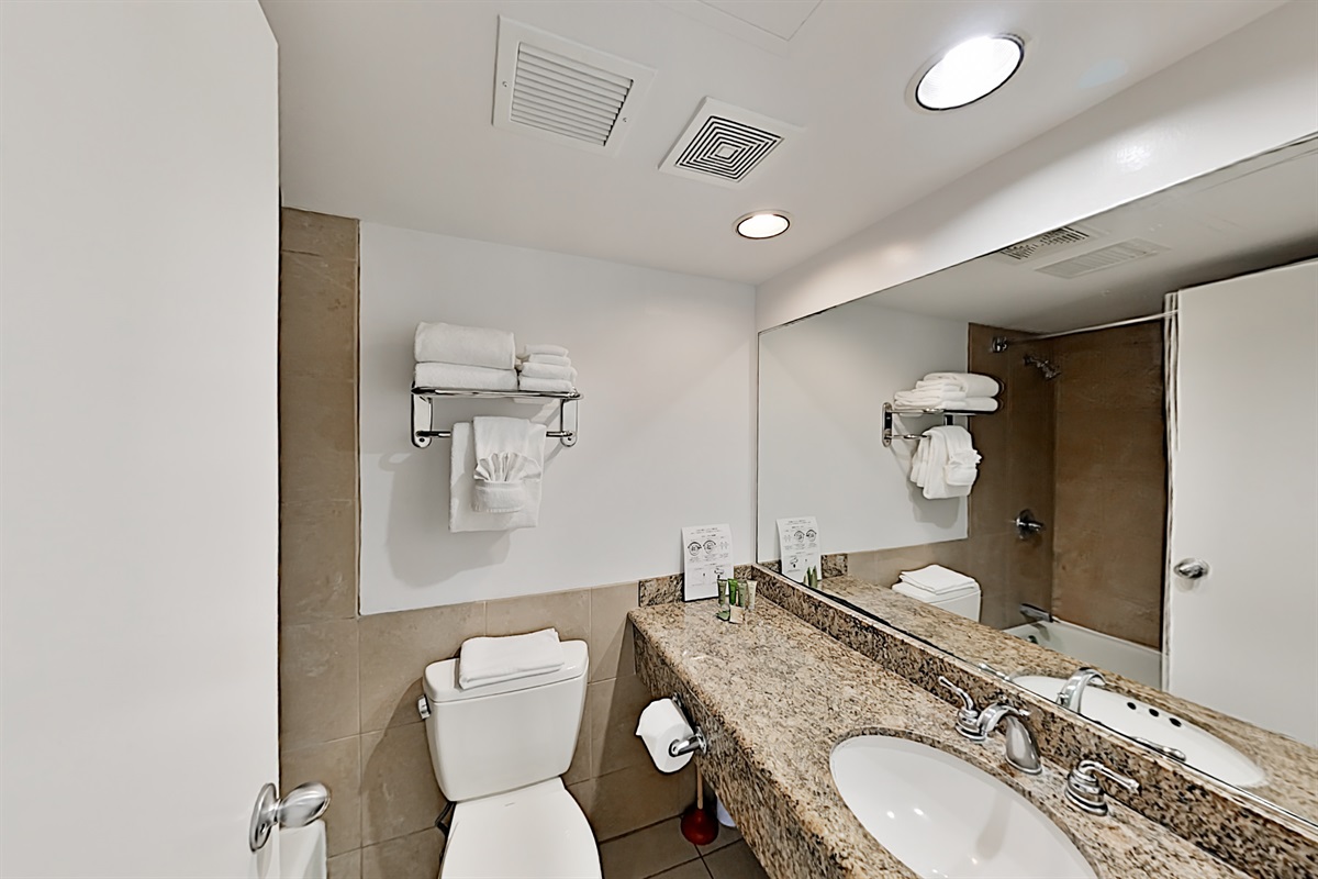 Full bath with 4 complete sets of towels provided