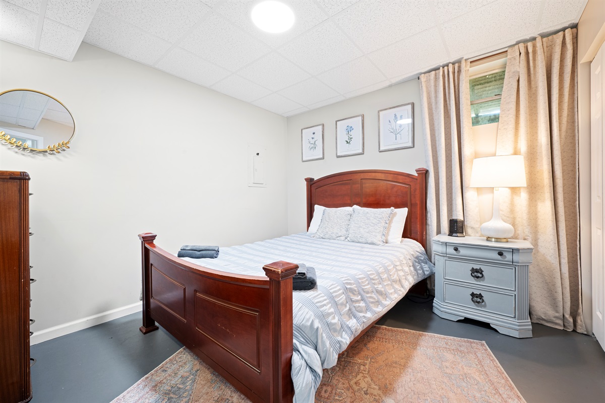 Bedroom 4 | Queen Bed