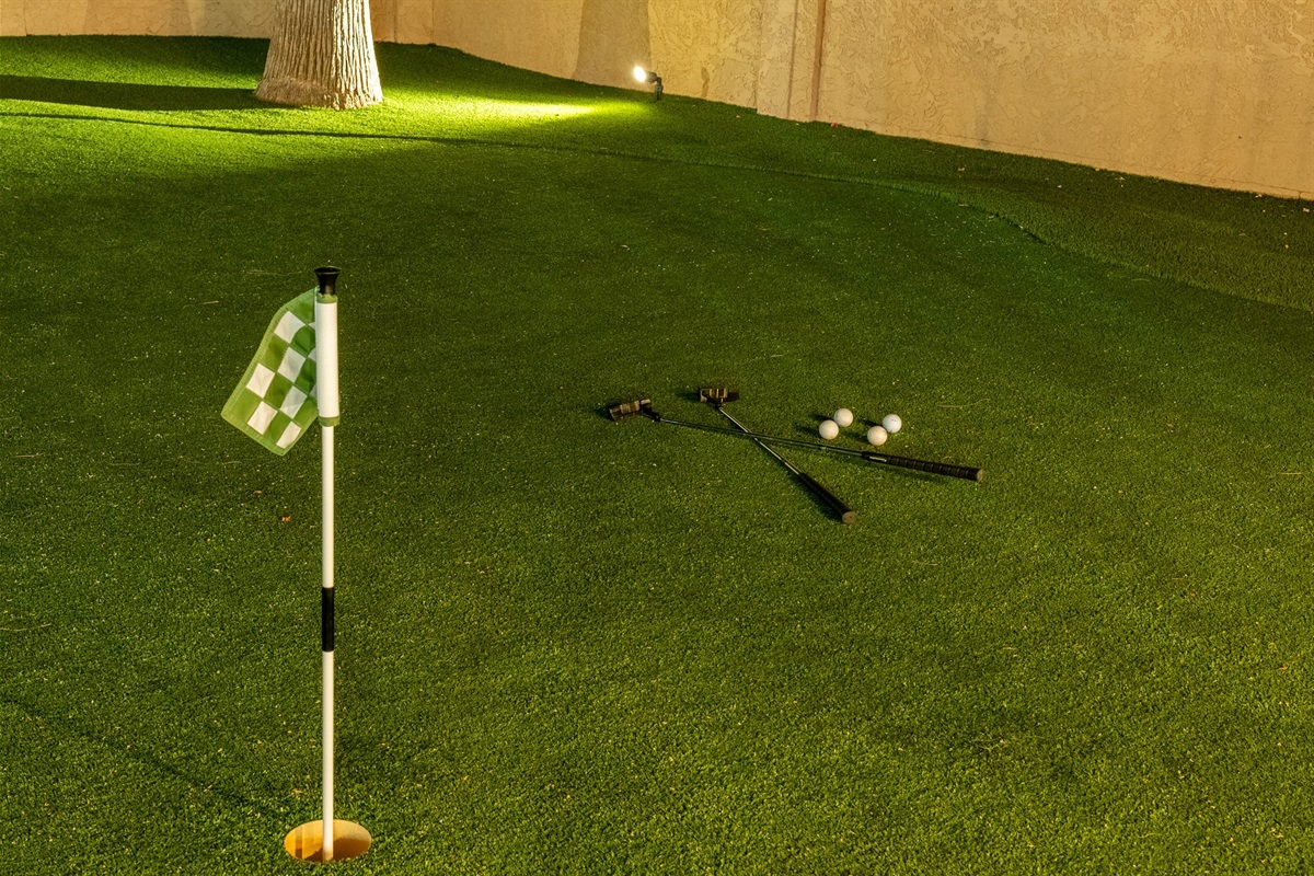 Day or night, the putting green is the perfect activity.