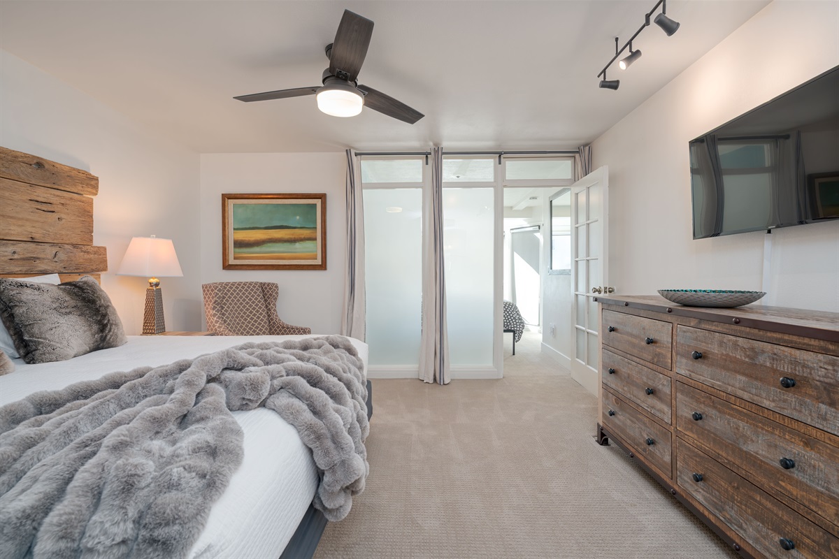 Master Bedroom, smart TV.