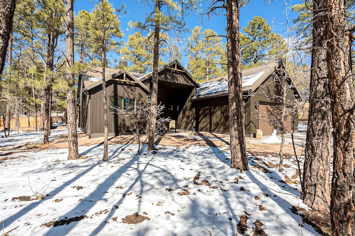 Sunshine or snow, you will enjoy the beautiful scenery of Lakeside Pines.