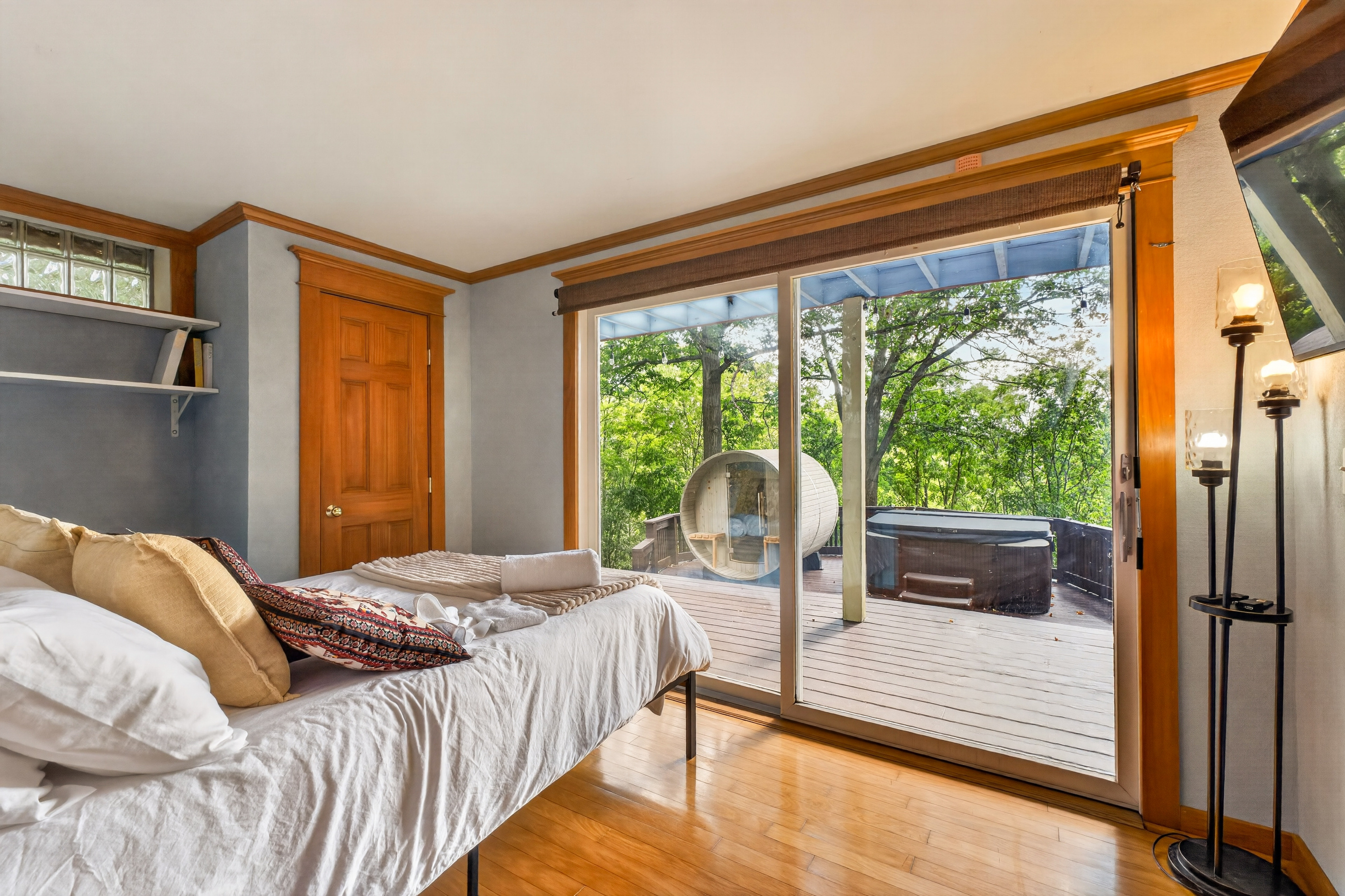 Bedroom with direct deck access