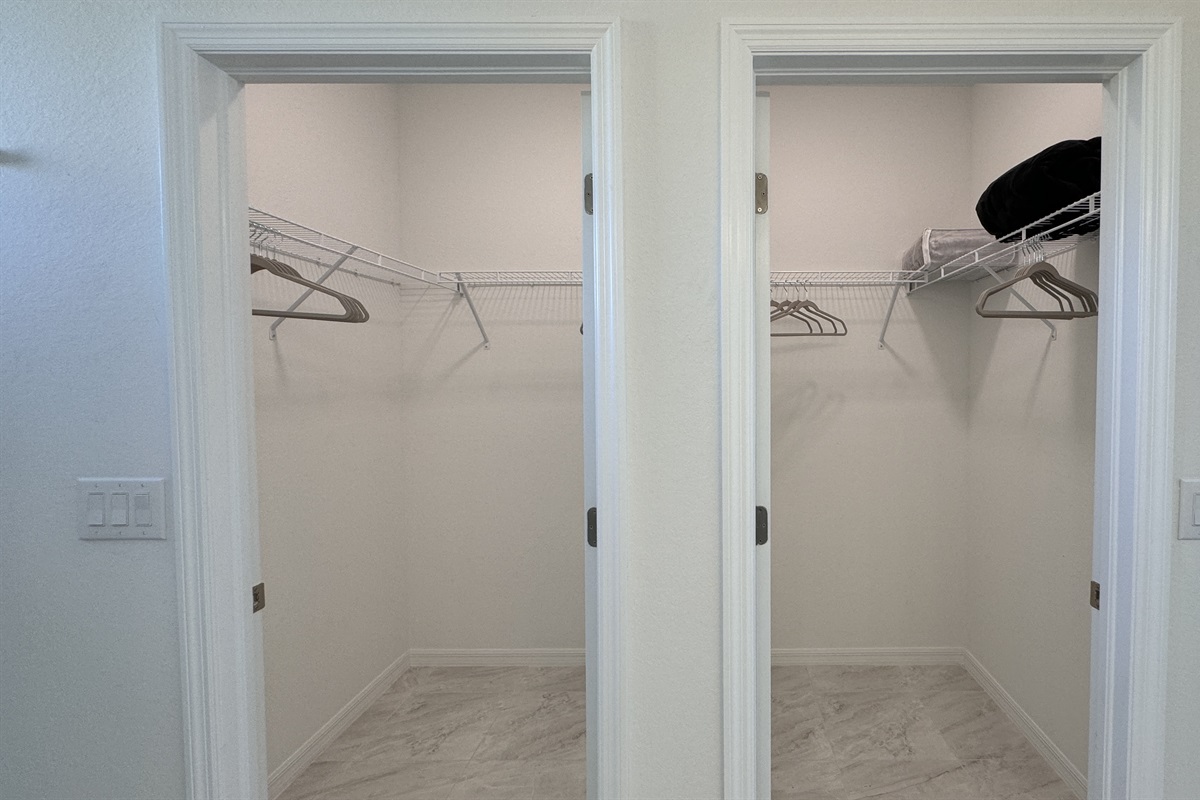 2 walk-in closets in master bath