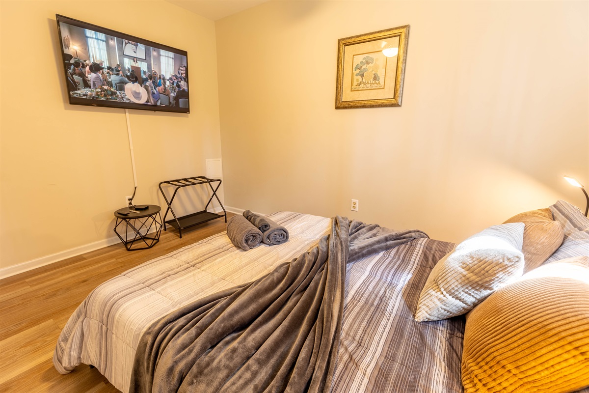 Enjoy restful nights in the queen bed and wake up refreshed, ready to explore all the local attractions and activities