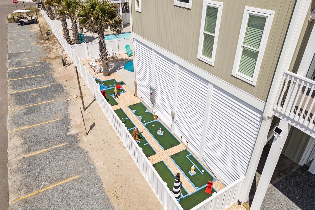 New 8-hole putt putt