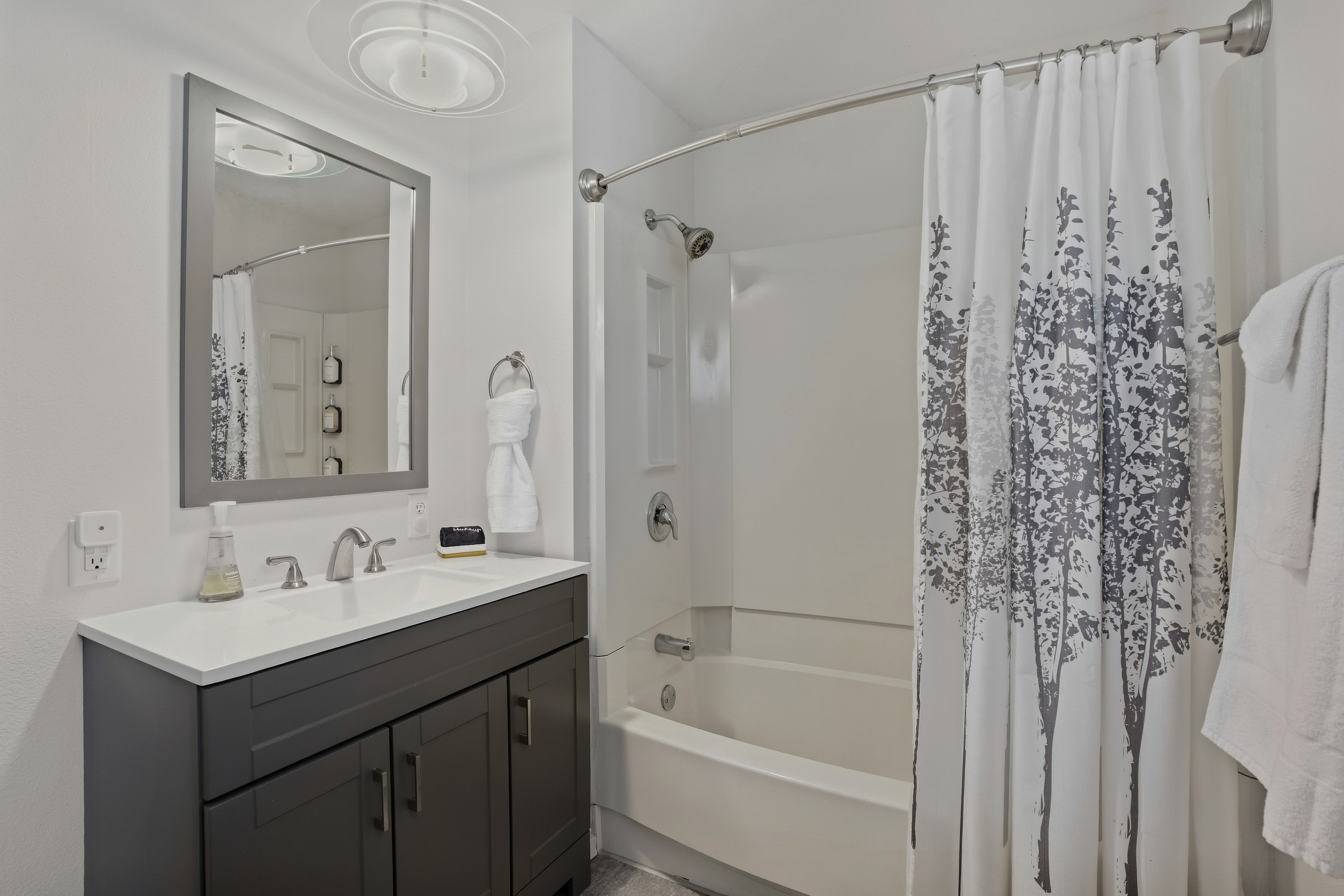 Upper Main Bath
