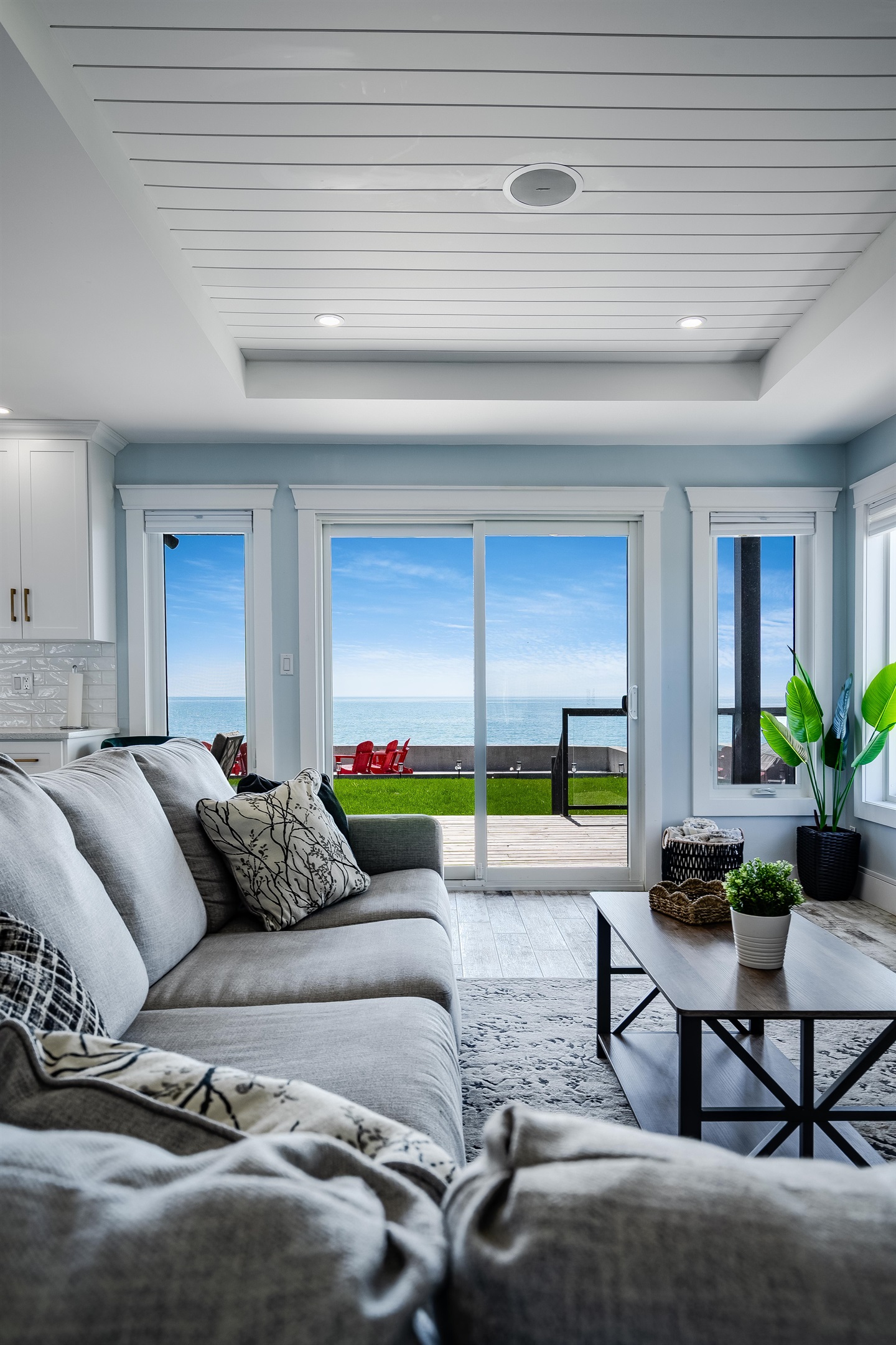 Floor-to-ceiling windows that frame the skyline