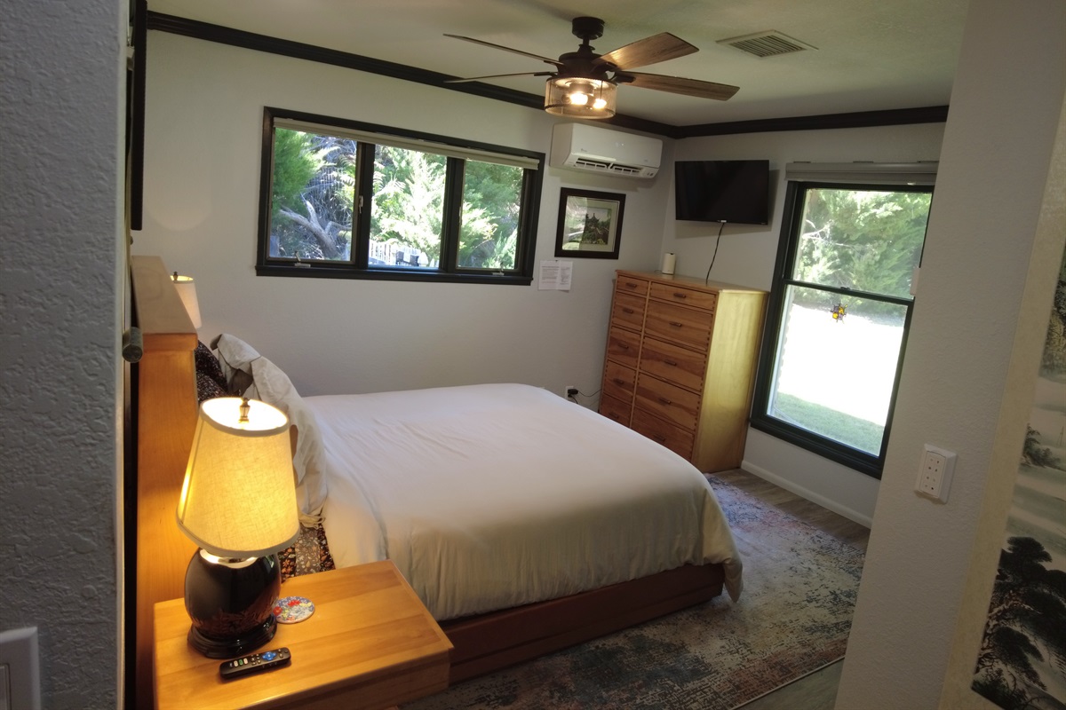 Bedroom 2 - Queen bed
