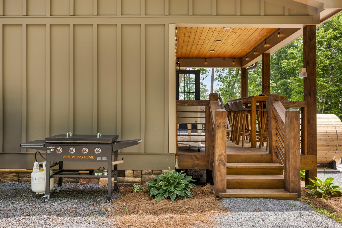 Fire up the grill and let the evening unfold, this is mountain dining at its best.
