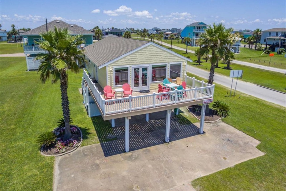 Cottage by the Sea in Terramar Beach Team Mamo Realty, Inc.