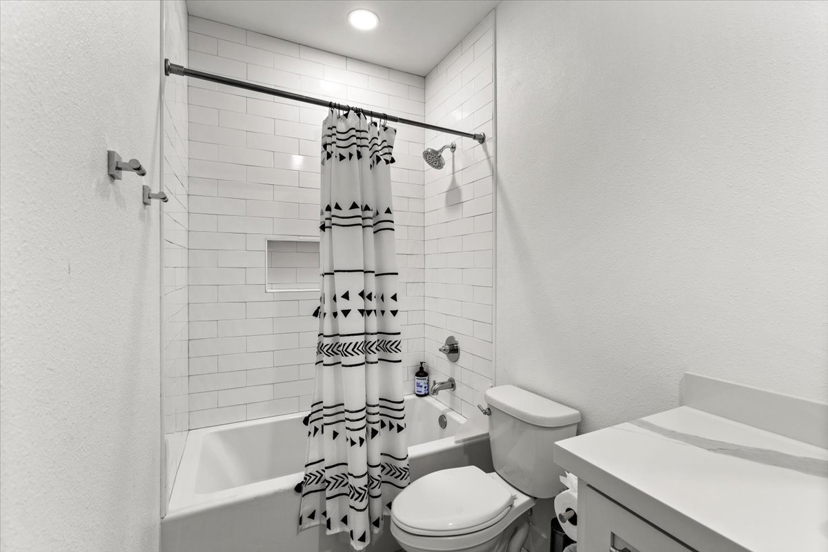 3cd6bfe54c024103b4f7af9d4a6a6247 Large | Beachhouse | Texas | TX | Vacation Homes | Galveston | Crystal Beach | Kokomo | Breezy Days | Beachfront Elegance | Sunrise Serenity | Southern Sands Property Management, LLC