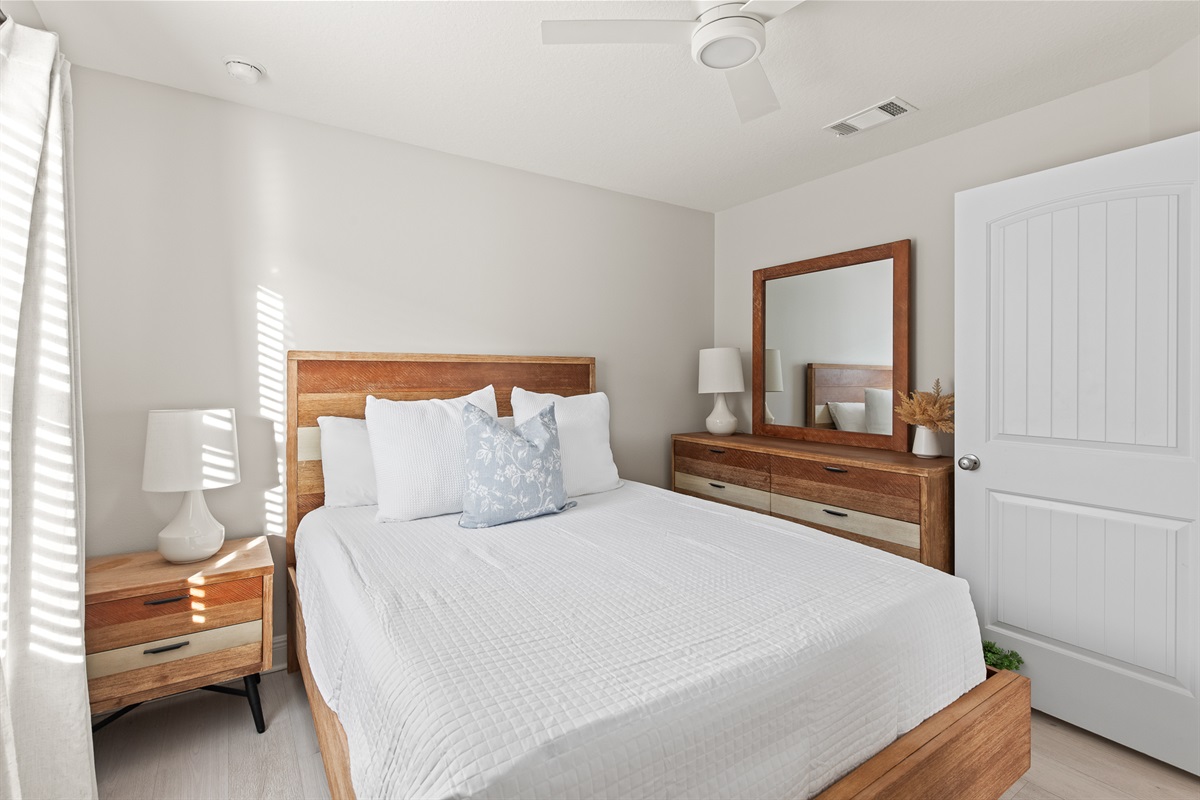 Bedroom 2: This peaceful guest room features a Queen bed and soft, high-quality linens for a perfect night's sleep.